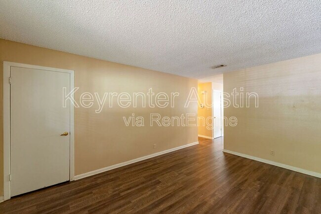 Foto del edificio - 6513 Woodrow Ave