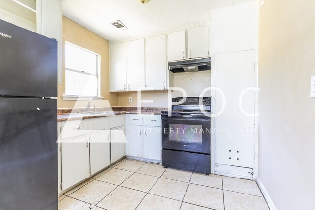 Building Photo - 904 Florence Rd