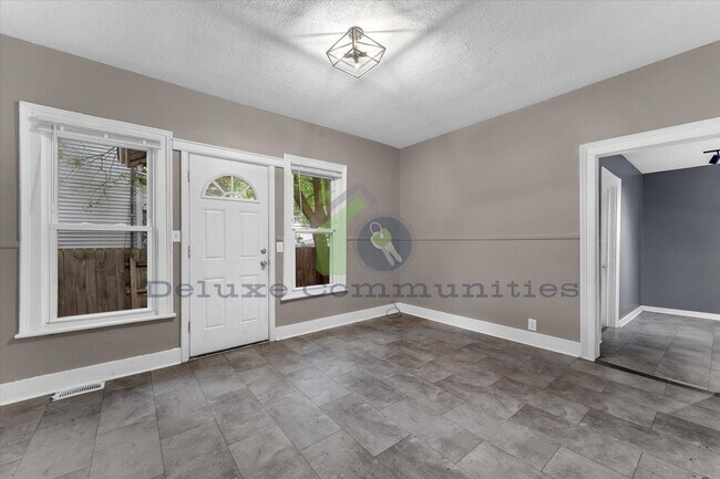 Foto del edificio - 636 Livingston Ave NE