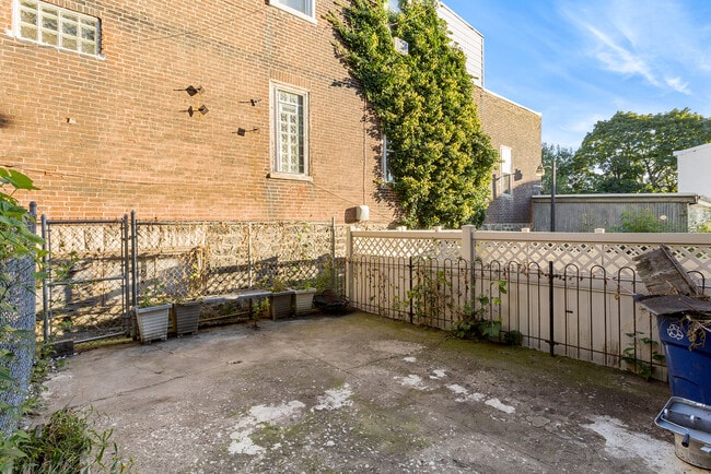 Building Photo - 131 Vassar St