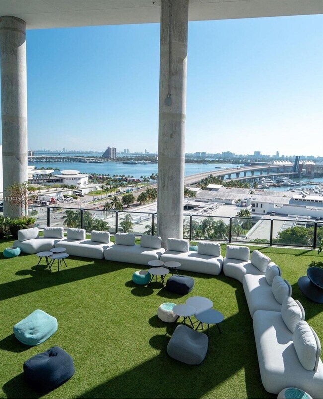 Foto del edificio - 398 NE 5th St