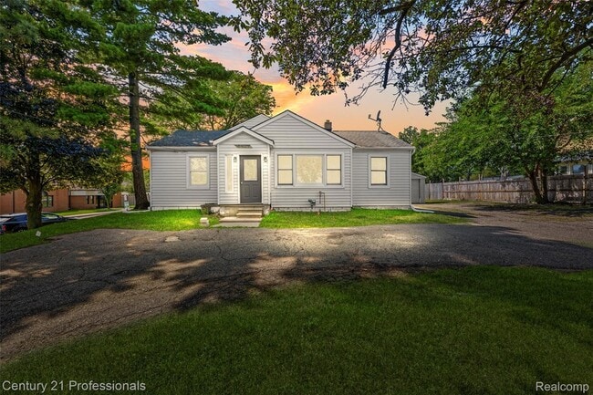 Building Photo - 3621 Livernois Rd
