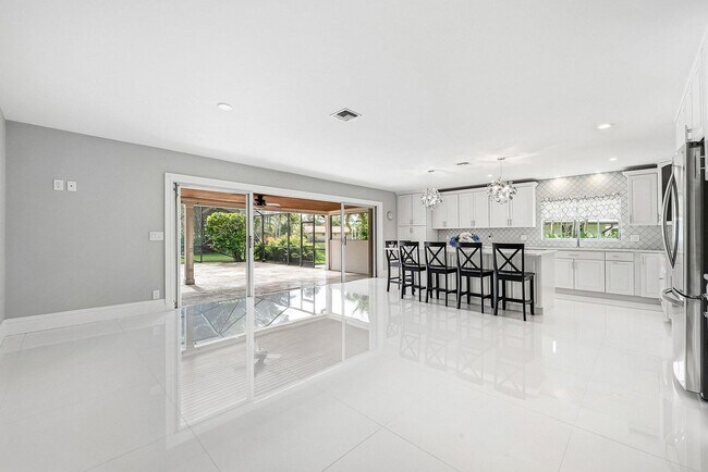 Foto del edificio - 417 N Country Club Dr