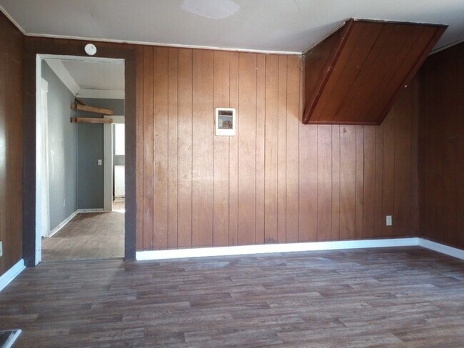 Building Photo - 3 Bedroom in Gray Court