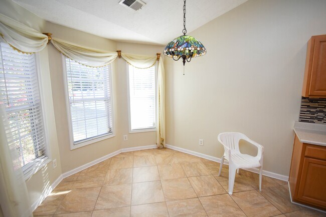 Foto del edificio - 717 W Perry Rd