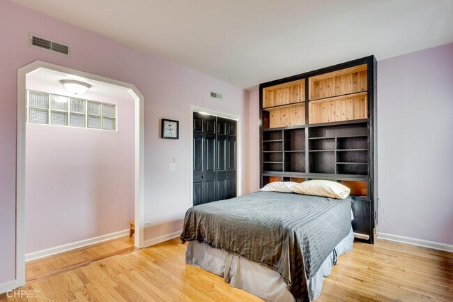 Building Photo - 2714 N Sawyer Ave