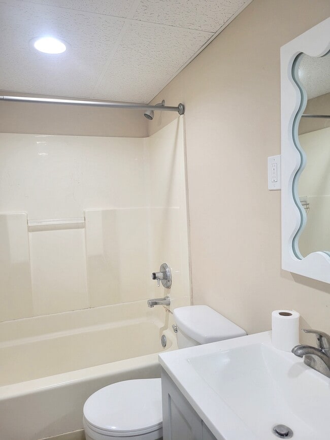 Main Level Bathroom - 26 Pound St