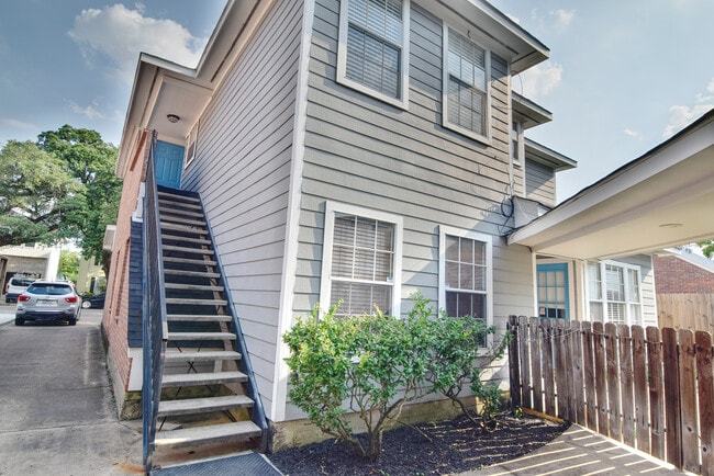 Building Photo - 2324 Sheridan St