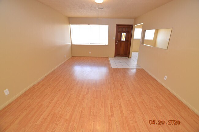 Foto del edificio - 325 Pershing Dr