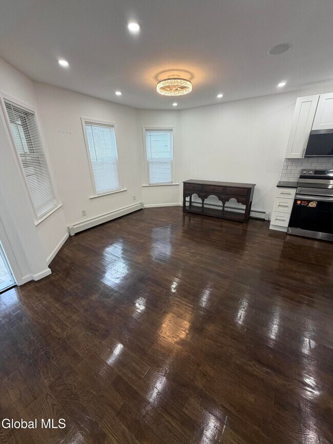 Foto del edificio - 885 Yorkston St