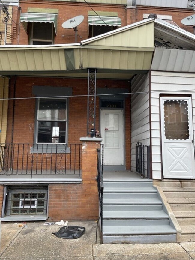Building Photo - 2331 W Firth St