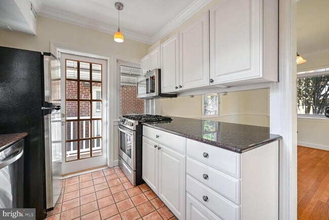 Foto del edificio - 4760 Reservoir Rd NW