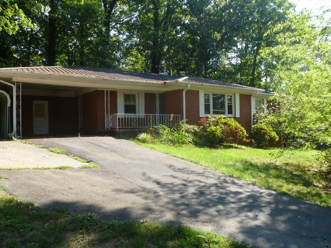 1302 Woodmore Dr NW, Cleveland, TN 37311 House Rental in Cleveland