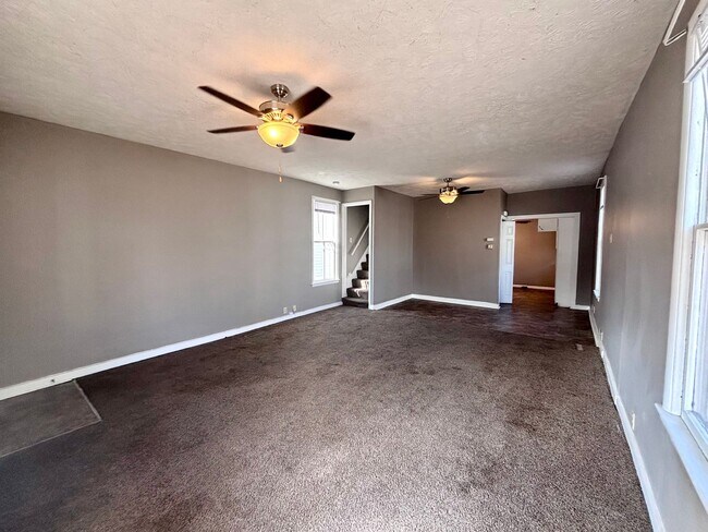 Foto del edificio - 726 W Military Ave