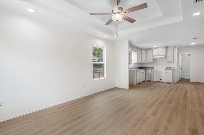 Foto del edificio - 304 W 6th St