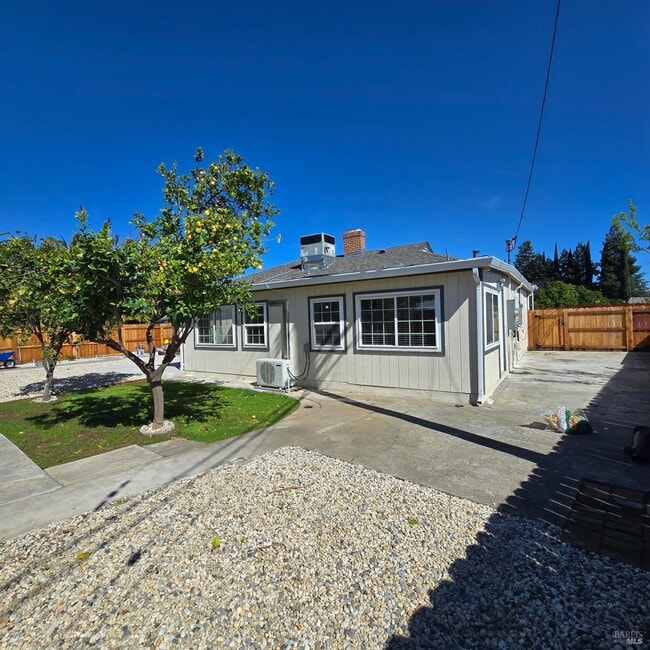 Building Photo - 117 Cypress St