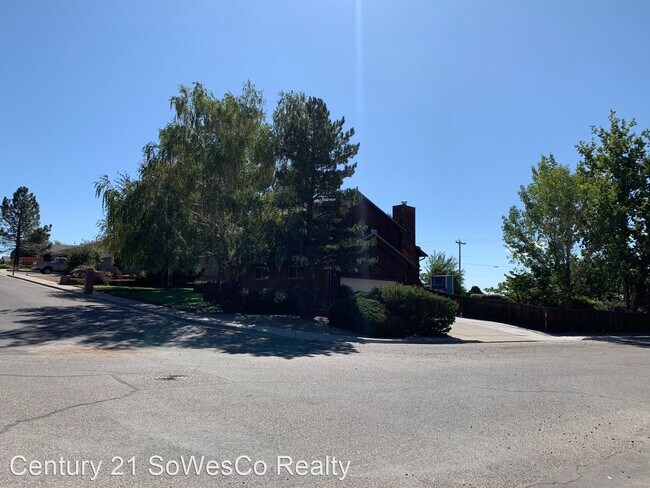 Building Photo - 3 br, 2.5 bath House - 607 Diamond Street