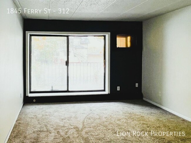 Building Photo - Modern & Spacious 2-Bedroom Condo in the H...