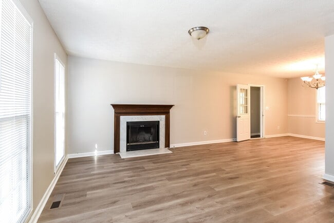 Foto del edificio - 6390 Queens Rd