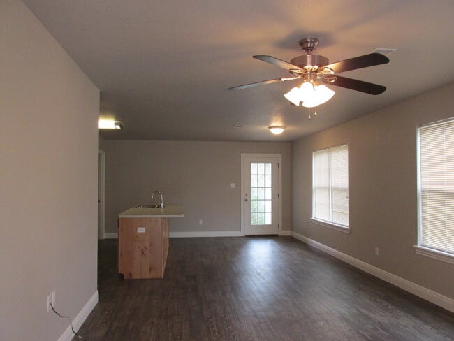 Foto del edificio - 3 Bedroom Home in Van Buren
