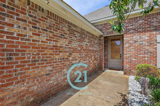 Building Photo - Beautiful 4 bedroom, 2 bathroom house in B...