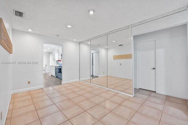 Foto del edificio - 7507 Ace Rd N