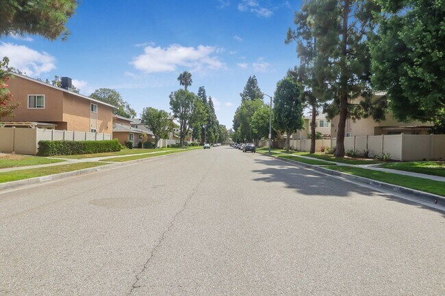 Foto del edificio - 13440 1/2 Village Drive
