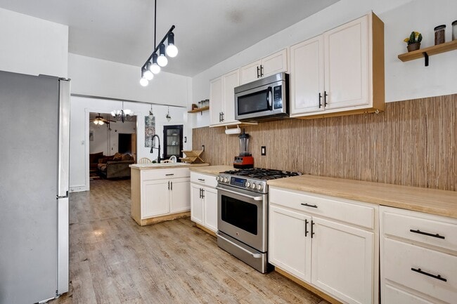 Building Photo - 6240 Haverford Ave