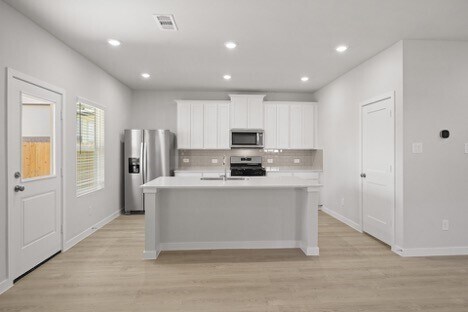 Building Photo - 7906 Alset Dr