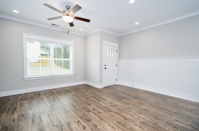 Building Photo - 1524 Cottage Grv