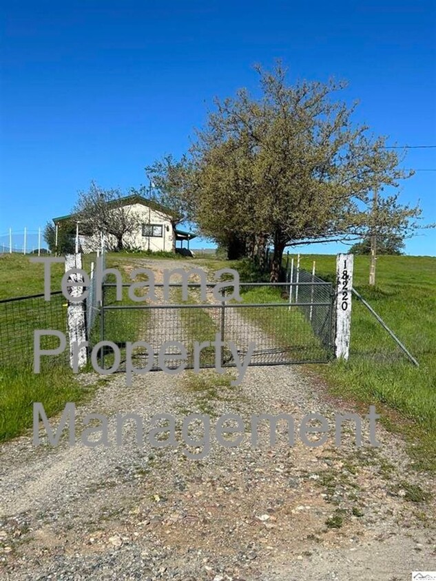 Foto principal - 2 Bedroom 1 Bathroom Home in Rural Red Blu...