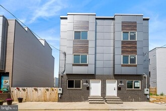 Building Photo - 2156 N Randolph St