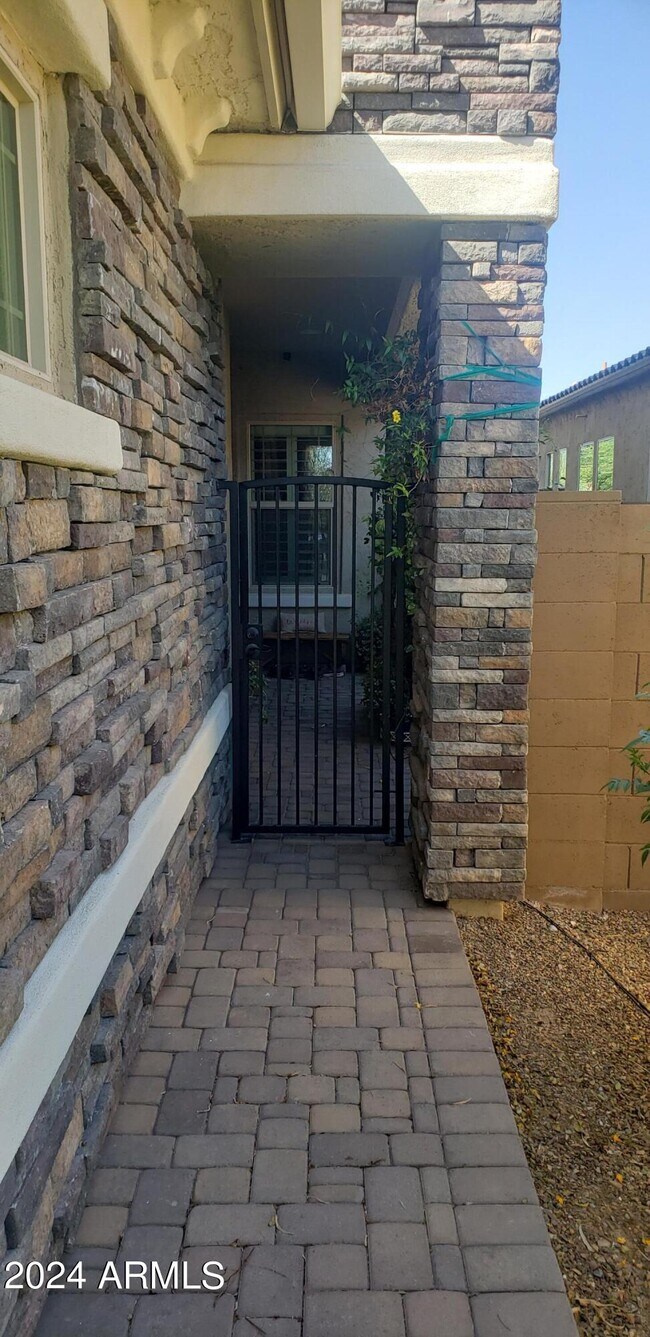 Foto del edificio - 3318 E Los Gatos Dr