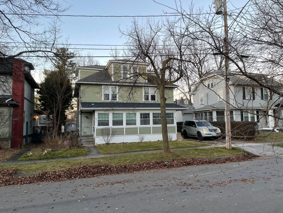 Primary Photo - 128 Park Ave