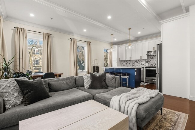 Building Photo - 753 E Broadway