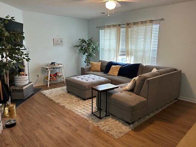 Building Photo - 10924 Pimlico Dr