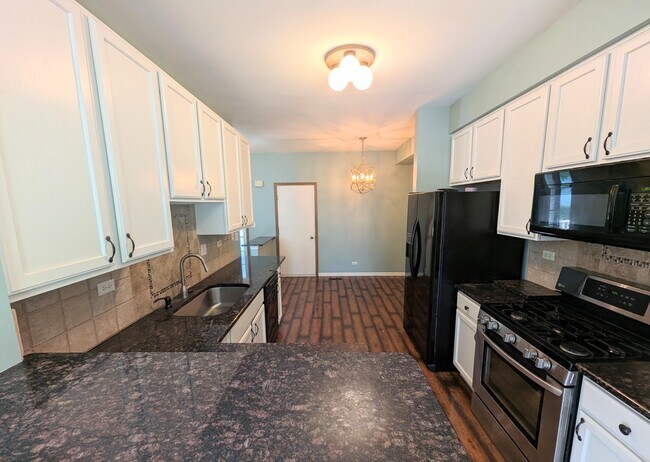 Building Photo - 3055 Kentshire Cir