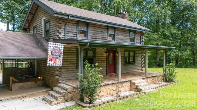 Foto del edificio - 2038 Toms Creek Rd