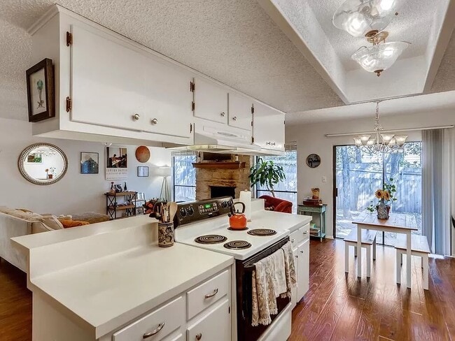 Kitchen - 2502 Dana Cove