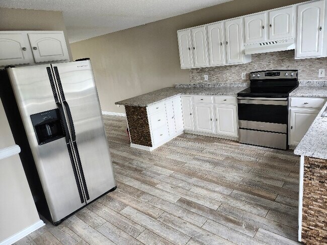 Foto del edificio - 219 Hunter Hills Cir