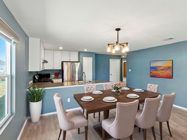 Foto del edificio - "Charming 3-Bed, 2-Bath Retreat in New Bra...