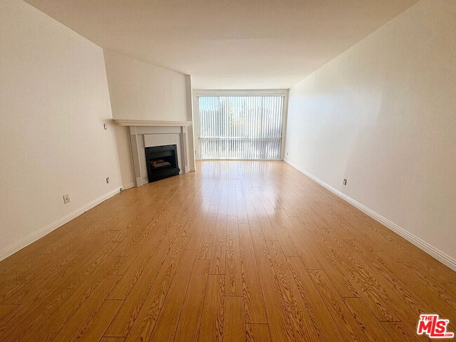 Building Photo - 12830 Burbank Blvd