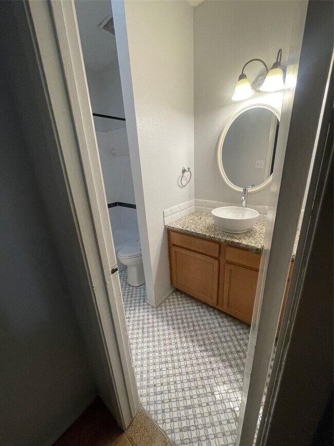 Foto del edificio - 7135 N Holiday Dr