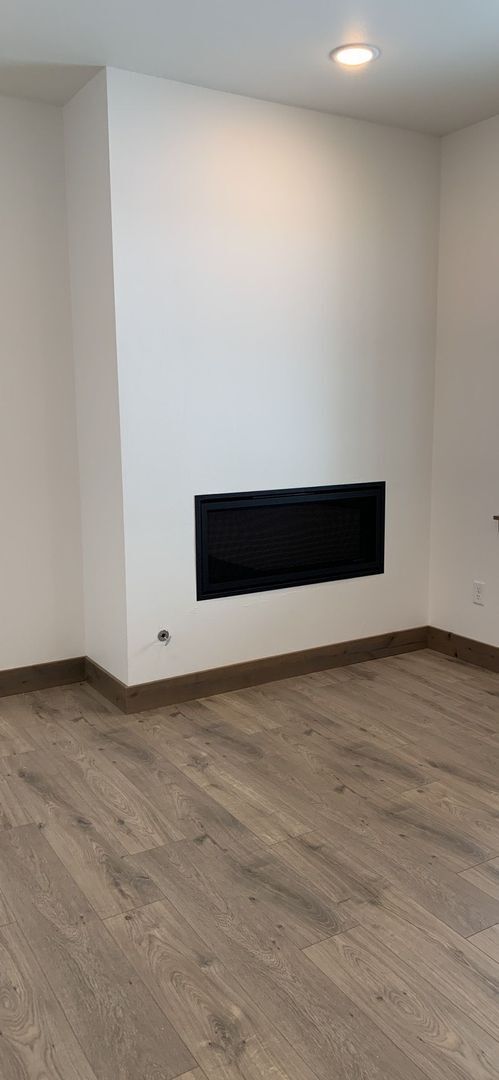 Foto del edificio - 3 Bed/2.5 Bath Townhome! Beautiful Finishes With 2 Patios That Over-Look a Park Setting!