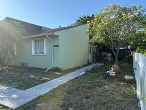 Building Photo - 4565 NW 3rd Dr