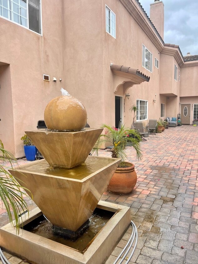 Primary Photo - 3953 Riviera Dr