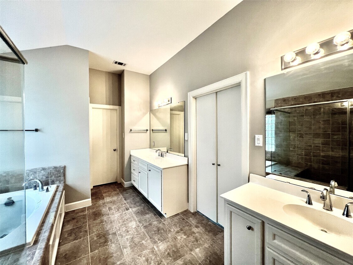 Foto del edificio - 3731 Main Poplar Dr