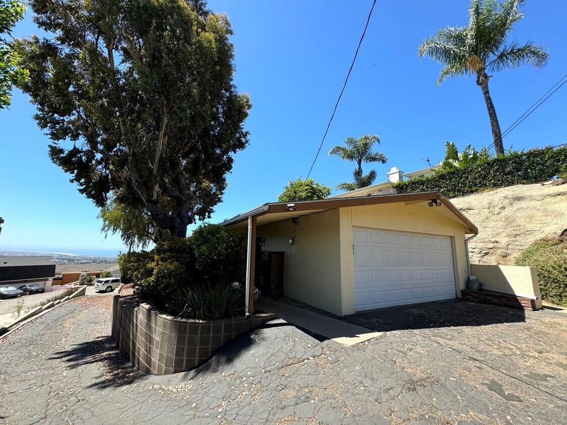 Foto principal - Hillside Ventura Home- Gorgeous Ocean Views!