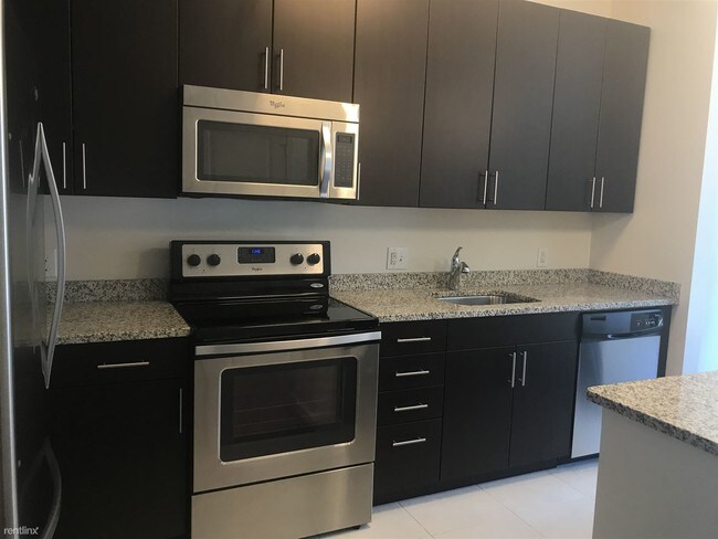 Building Photo - 1 br, 1 bath  - 40 E Pier Dr