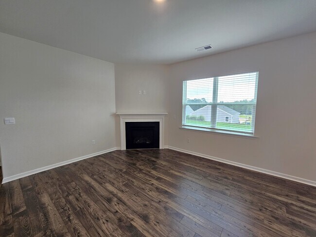 Building Photo - 942 Pineland Dr